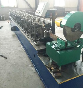 Automatic C steel flying saw cutting