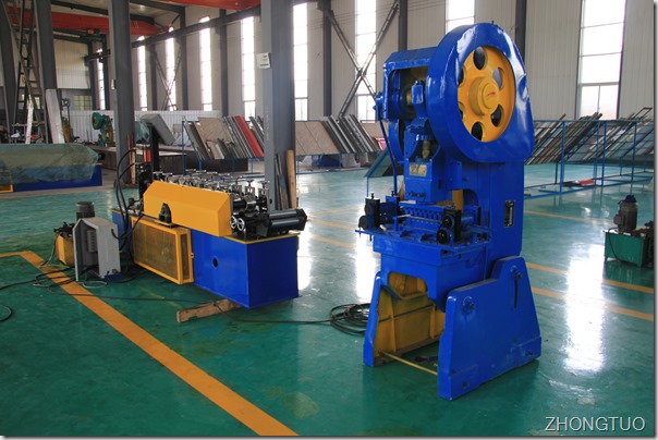 punching holes of wall angle machine