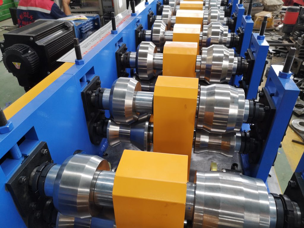 Combined Omega and U channel roll forming machine